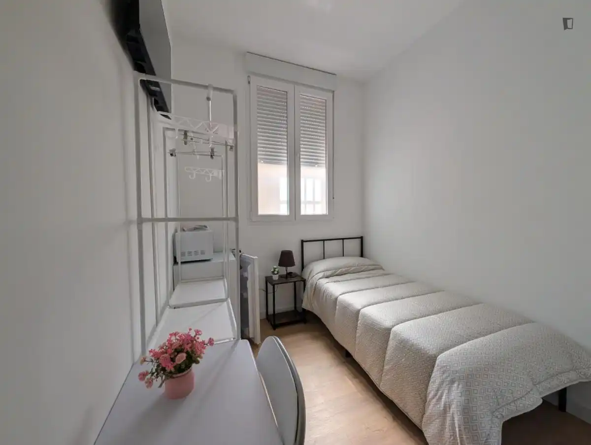 Habitación de Apartamento para compartir en Madrid con Amueblado y Lavadora