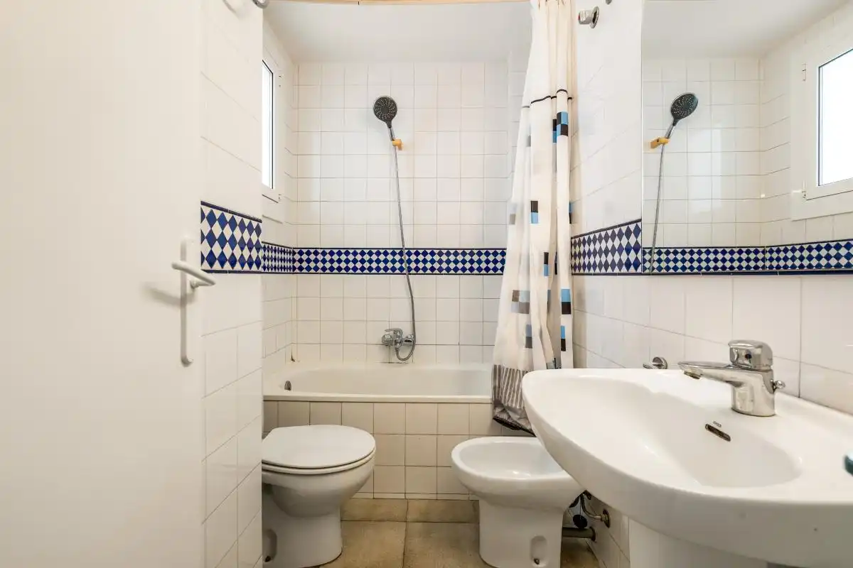 Baño de Piso en venta en Barcelona con Calefacción, Terraza y Balcón