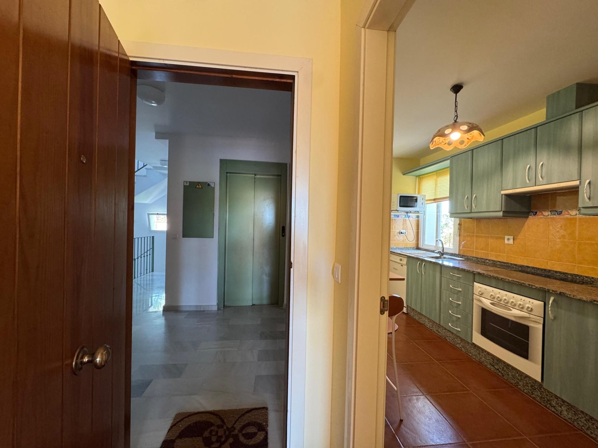 Cocina de Apartamento en venta en Rota con Terraza, Trastero y Piscina