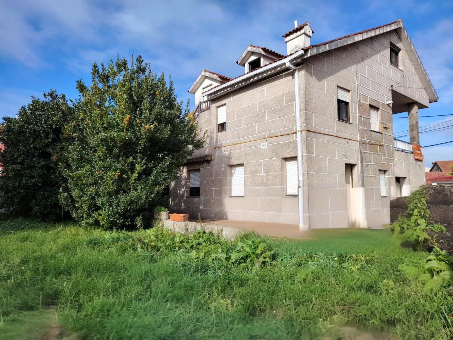 Vista exterior de Casa o xalet en venda en Vigo  amb Calefacció, Terrassa i Balcó