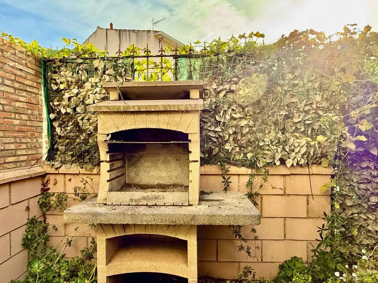 Jardín de Casa adosada en venta en Miguel Esteban con Alarma y Piscina comunitaria