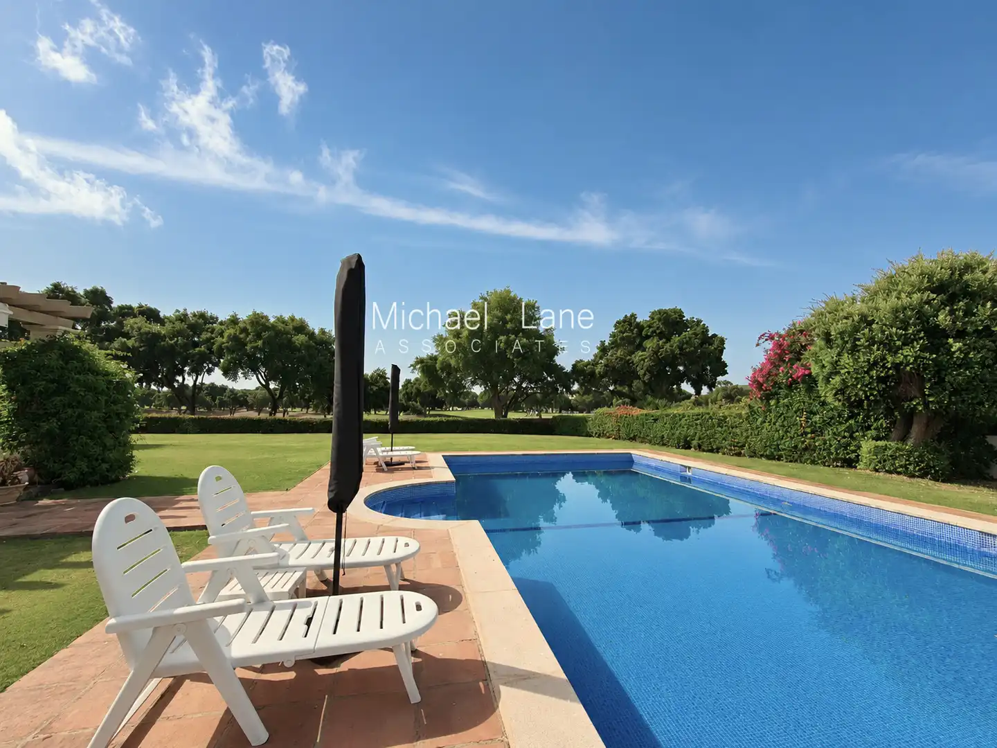 Swimming pool of Houses for sale in Sotogrande  with Air Conditioner, Heating and Private garden