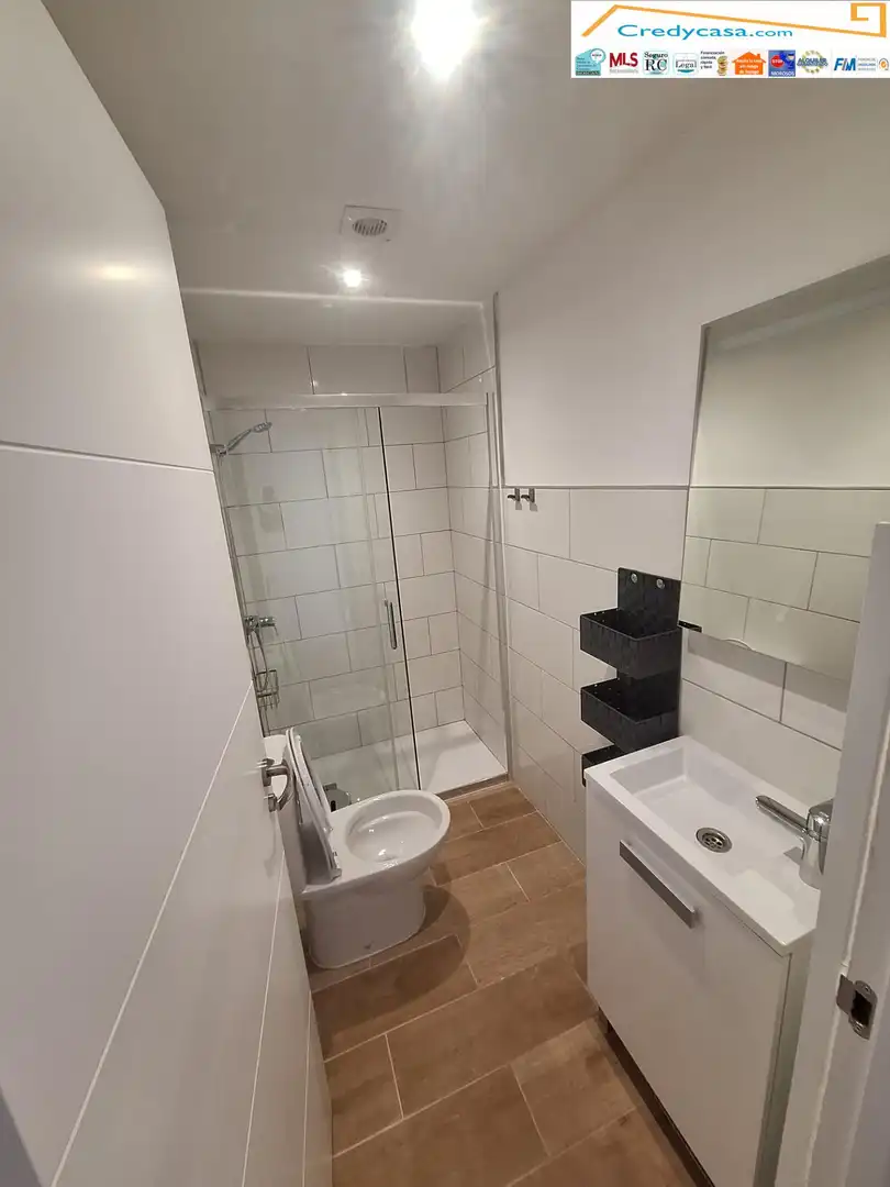Badezimmer von Erdgeschoss zur Miete in Guía de Isora mit Terrasse und Möbliert