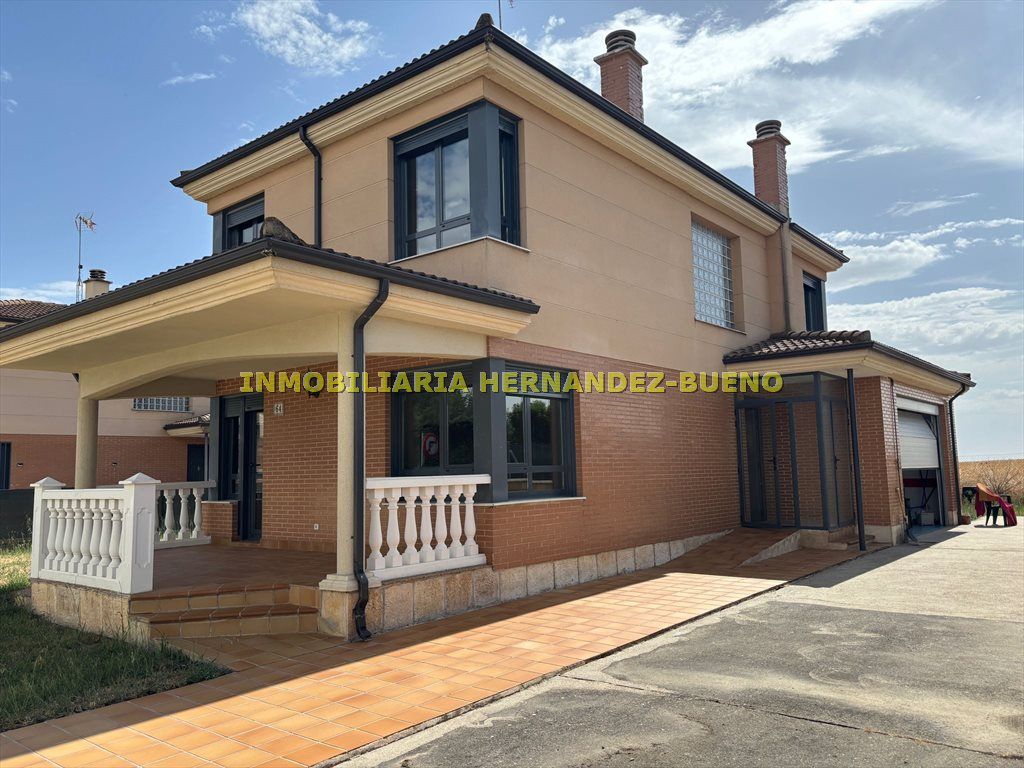 Vista exterior de Casa o xalet en venda en La Vellés  amb Calefacció
