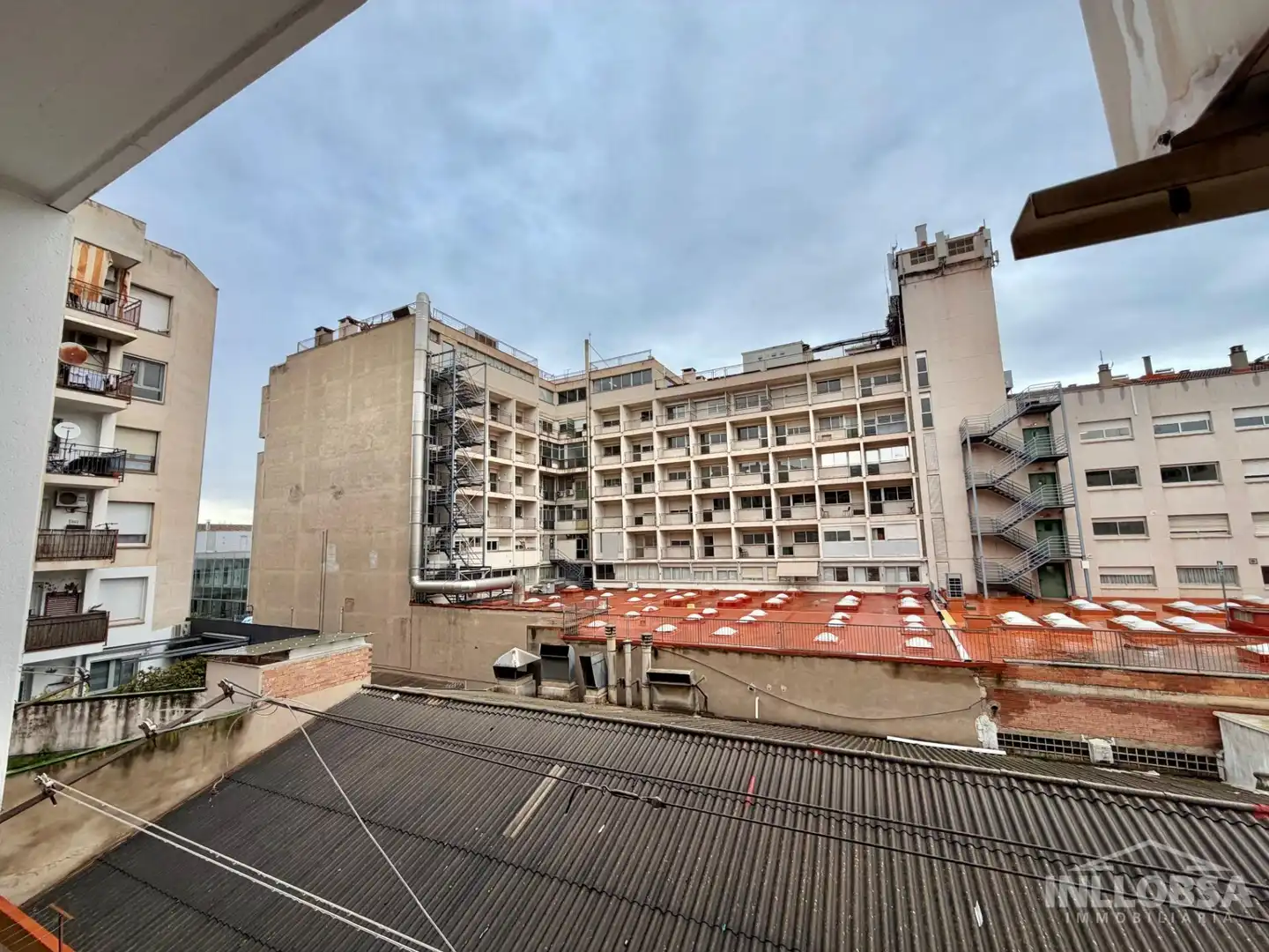 Außenansicht von Wohnung zum Verkauf in Manresa mit Heizung, Terrasse und Abstellraum