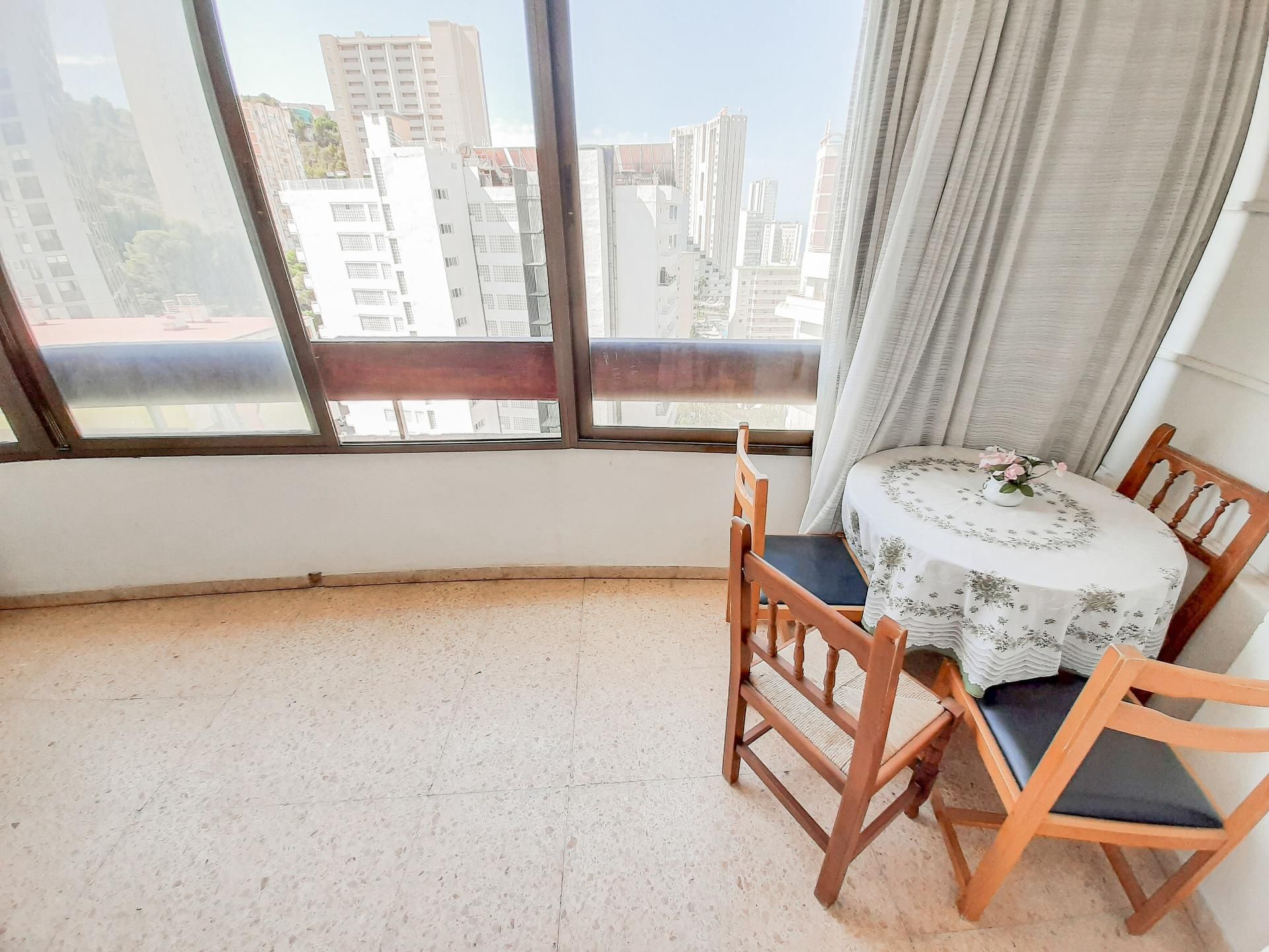Dormitori de Apartament en venda en Benidorm amb Jardí privat, Terrassa i Piscina comunitària