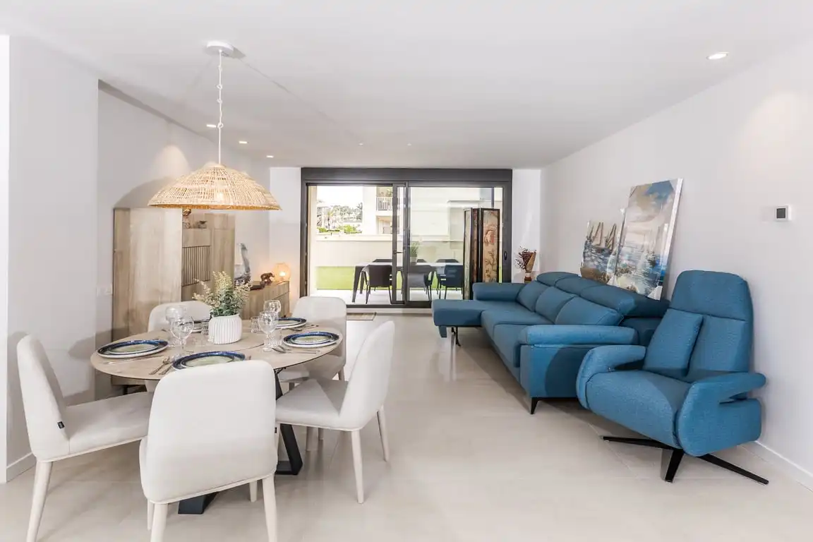 Sala de estar de Apartamento de alquiler en Dénia con Aire acondicionado, Jardín privado y Terraza
