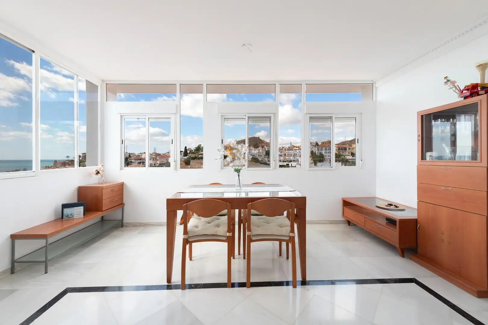 Comedor de Casa adosada en venta en Rincón de la Victoria con Terraza y Piscina comunitaria