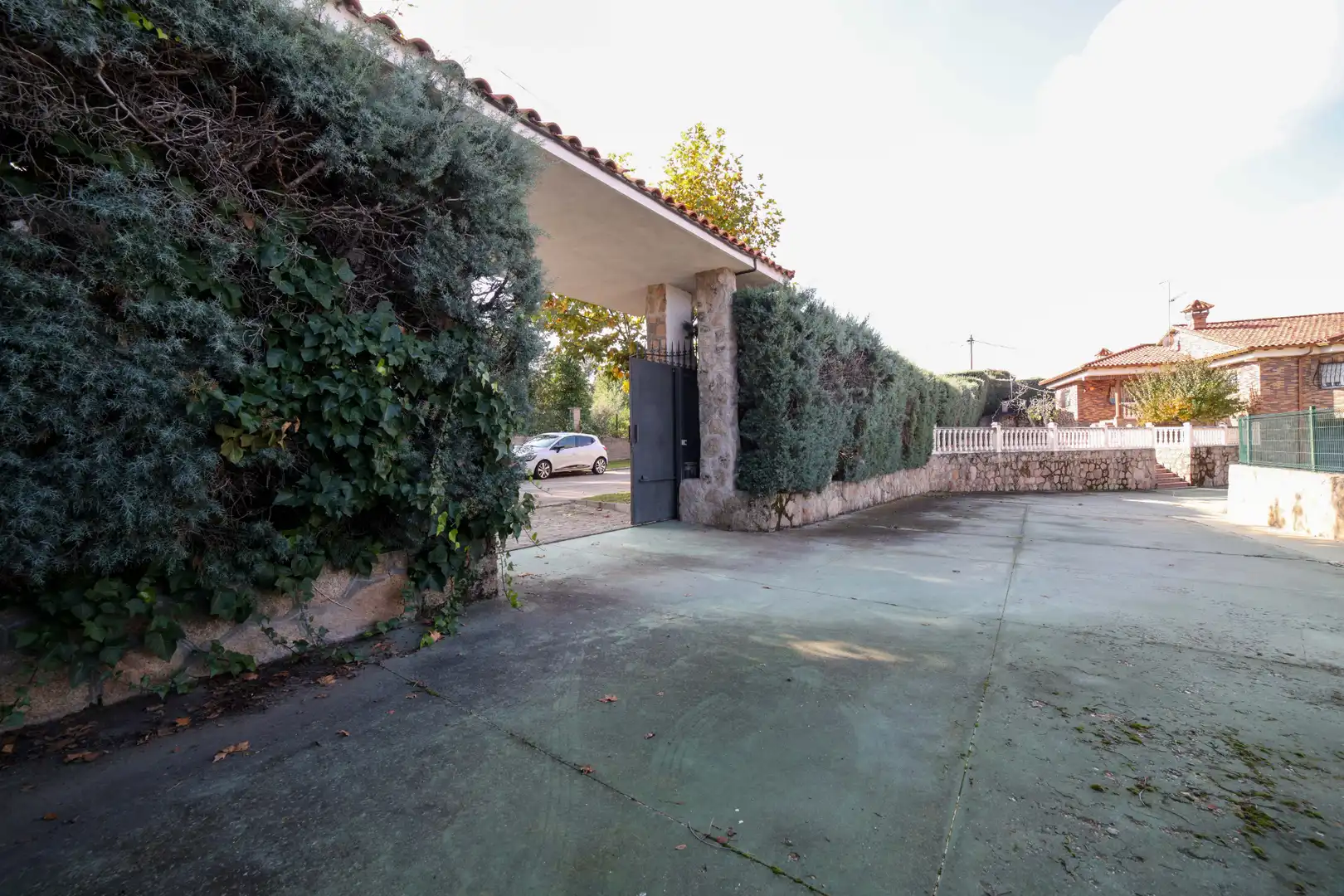 Vista exterior de Casa o xalet en venda en Arroyomolinos (Madrid) amb Aire condicionat, Calefacció i Jardí privat