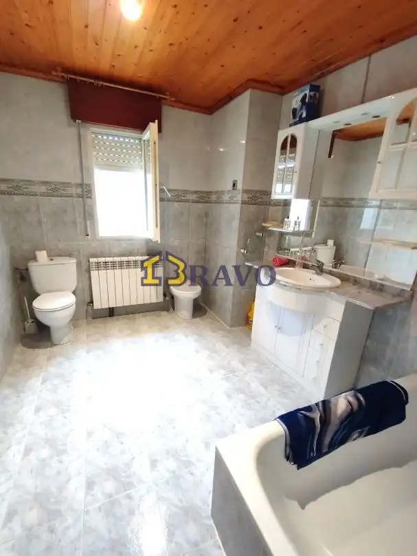 Baño de Casa o chalet en venta en Medina de Pomar con Calefacción, Jardín privado y Terraza