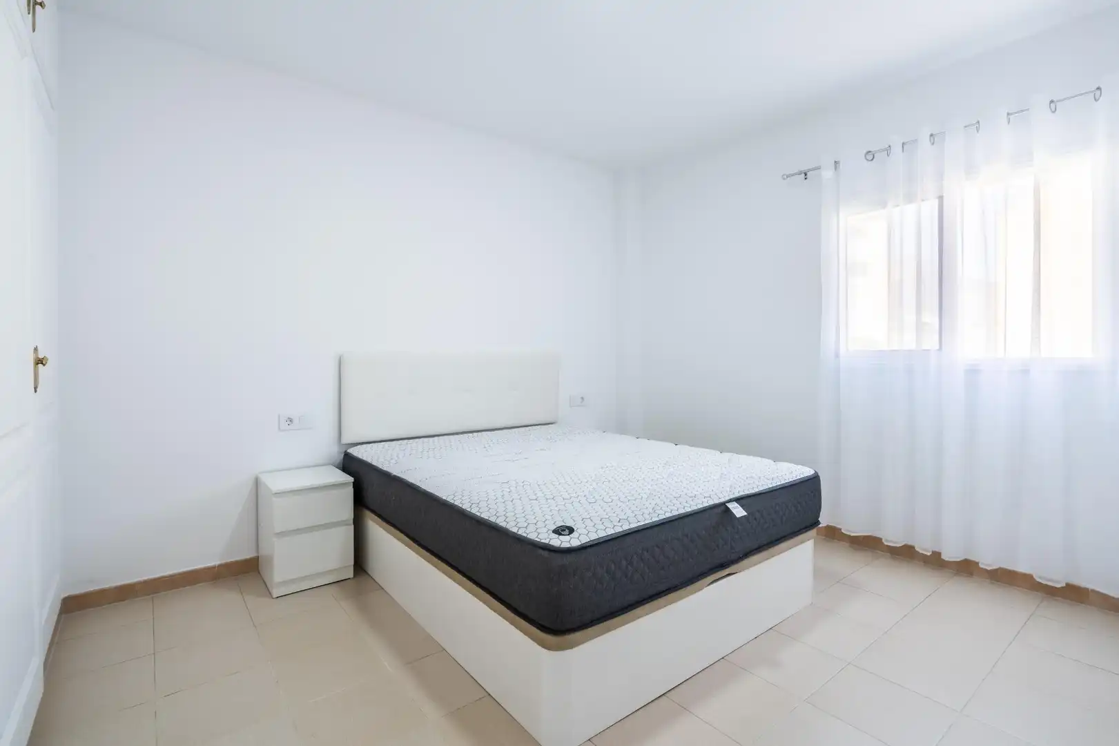 Habitación de Edificio en venta en Arona