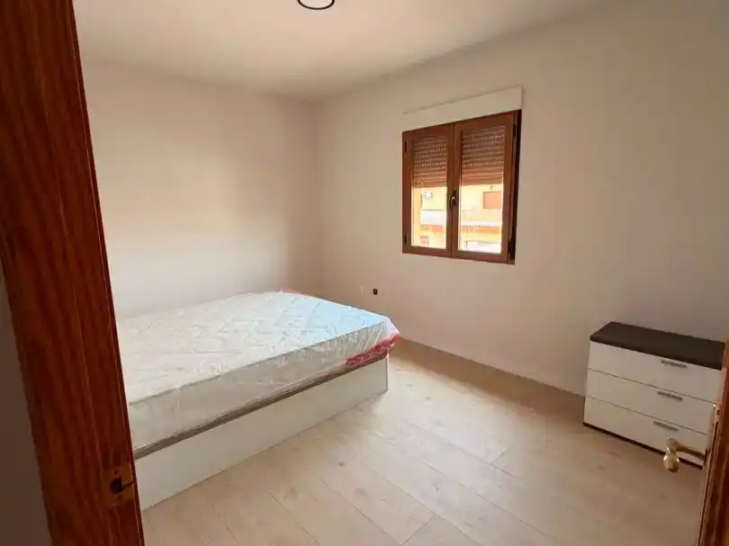 Dormitori de Dúplex de lloguer en El Pinós / Pinoso amb Jardí privat, Parquet i Moblat