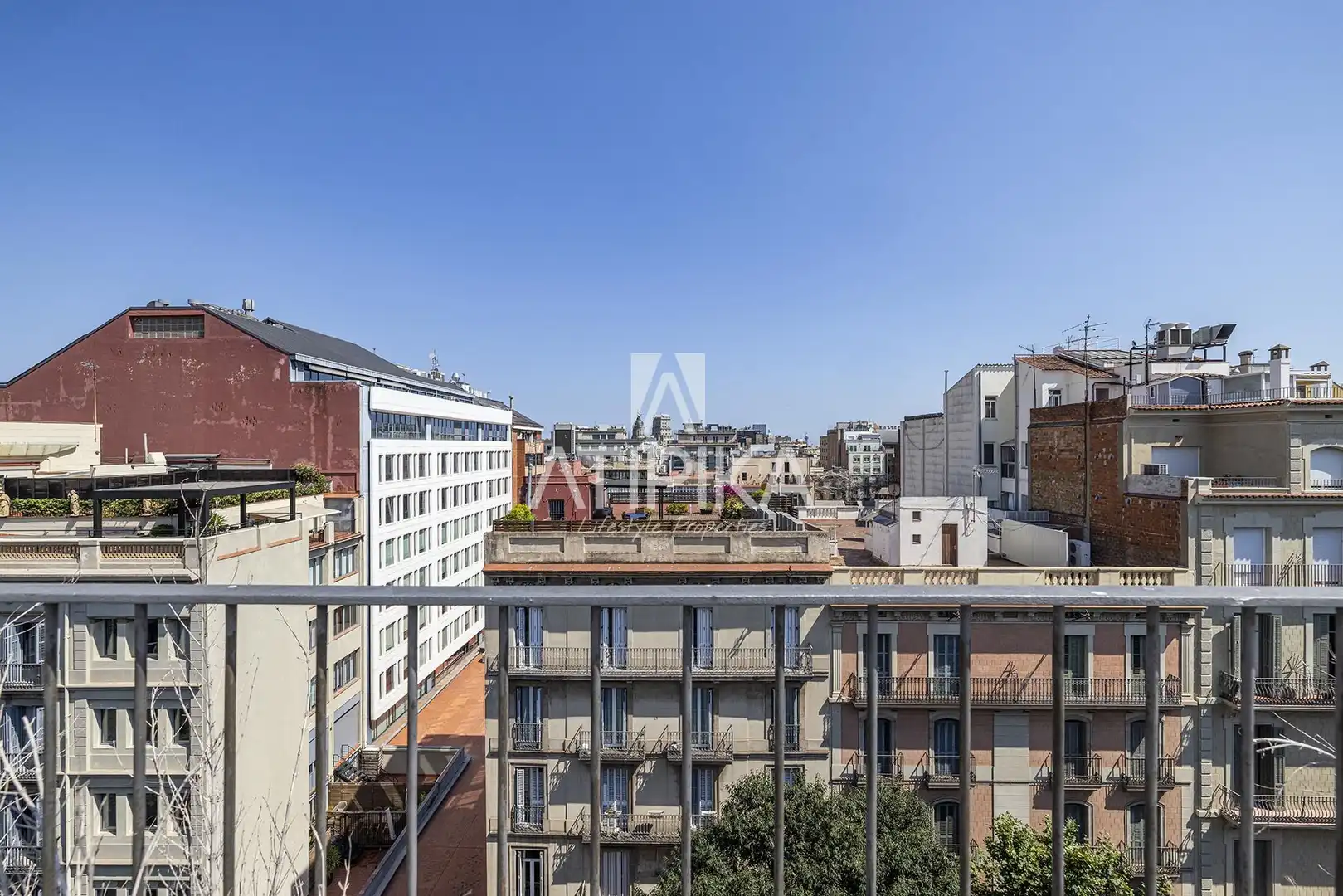 Terrasse von Dachboden zur Miete in Barcelona mit Klimaanlage, Terrasse und Ofen