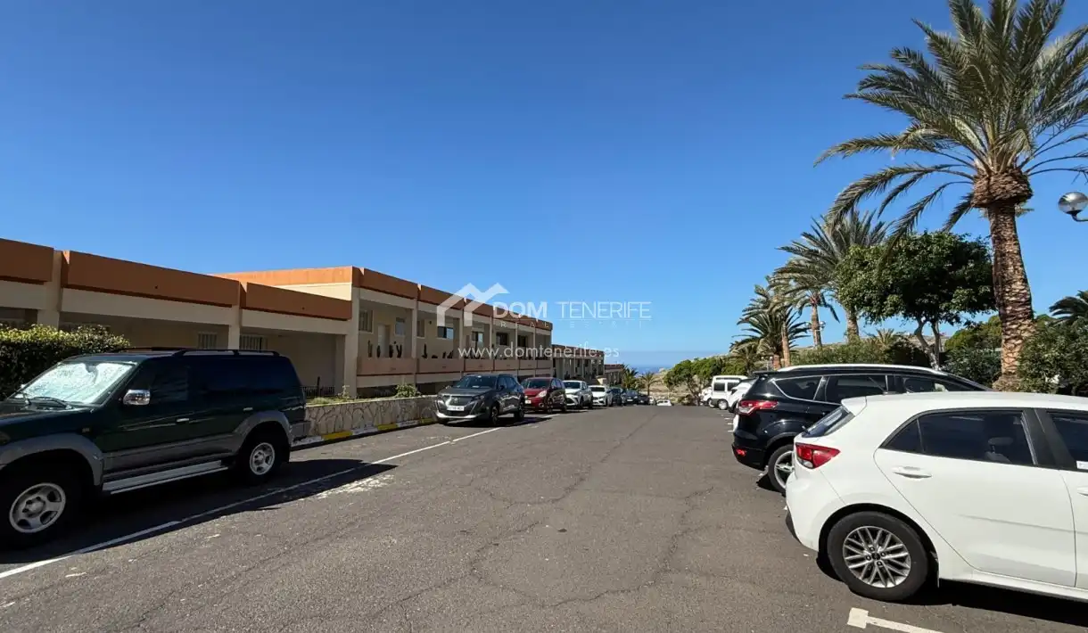 Parking de Piso en venta en Adeje con Terraza, Piscina y Amueblado