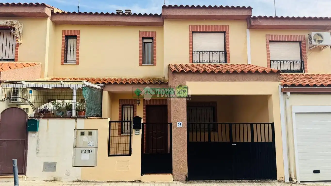 Vivienda con jardín en venta en Bargas