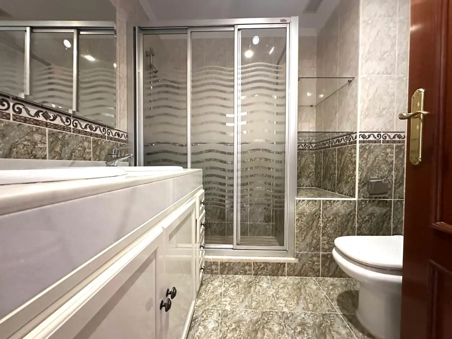 Bathroom of Flat for sale in Monda  with Air Conditioner, Balcony and Community pool