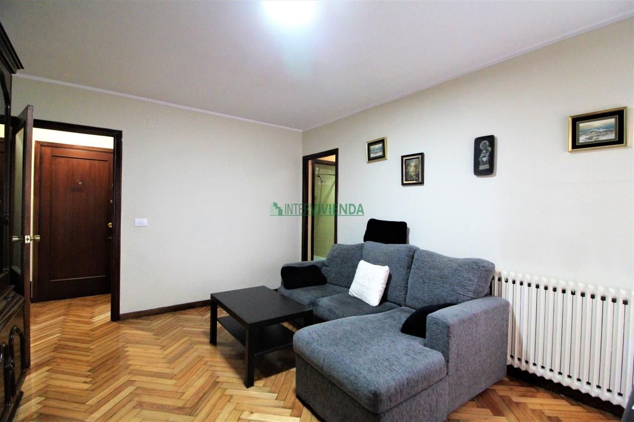 Sala d'estar de Pis en venda en Vigo  amb Calefacció i Moblat