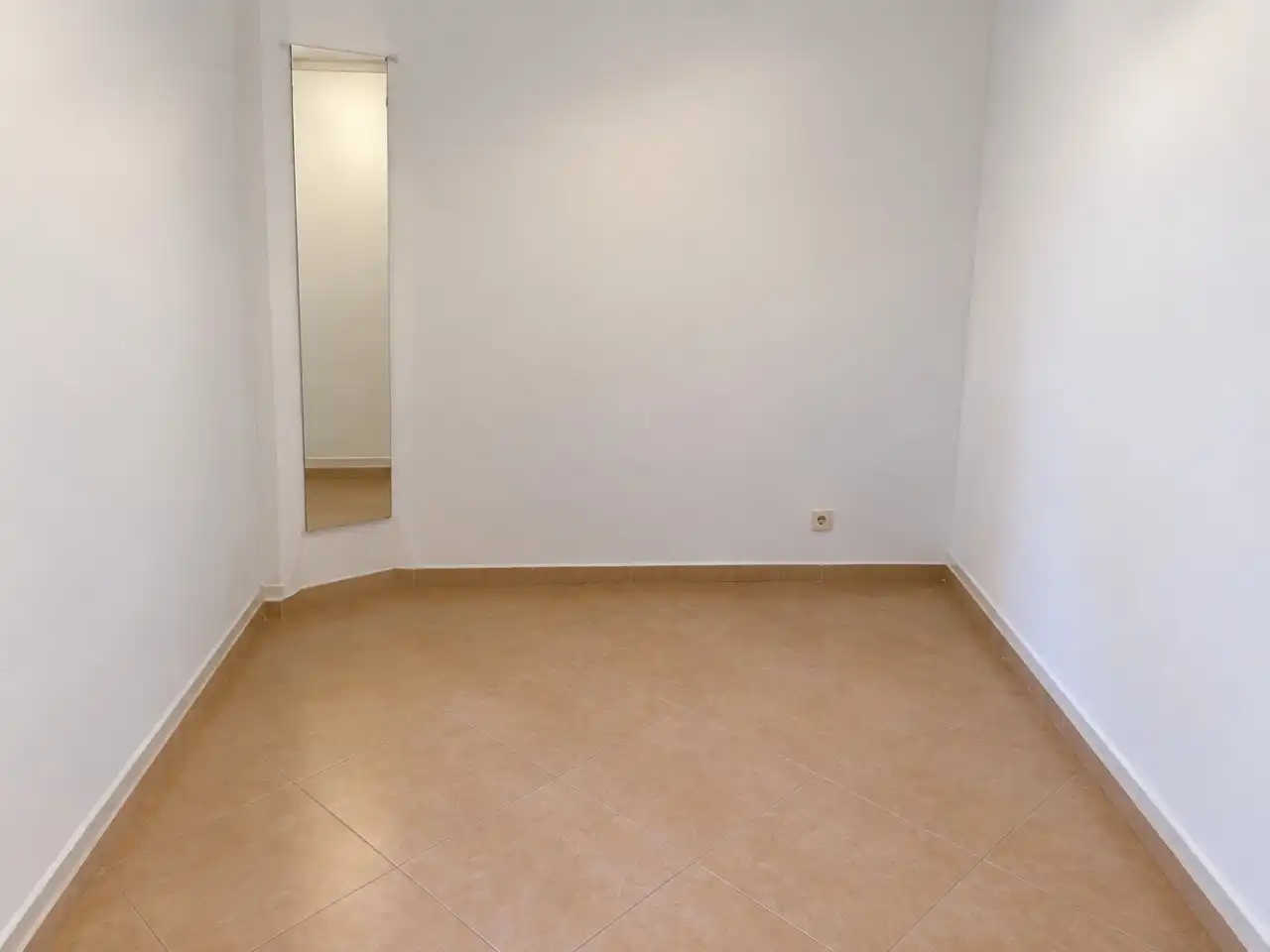 Habitación de Piso en venta en  Barcelona Capital con Aire acondicionado y Balcón
