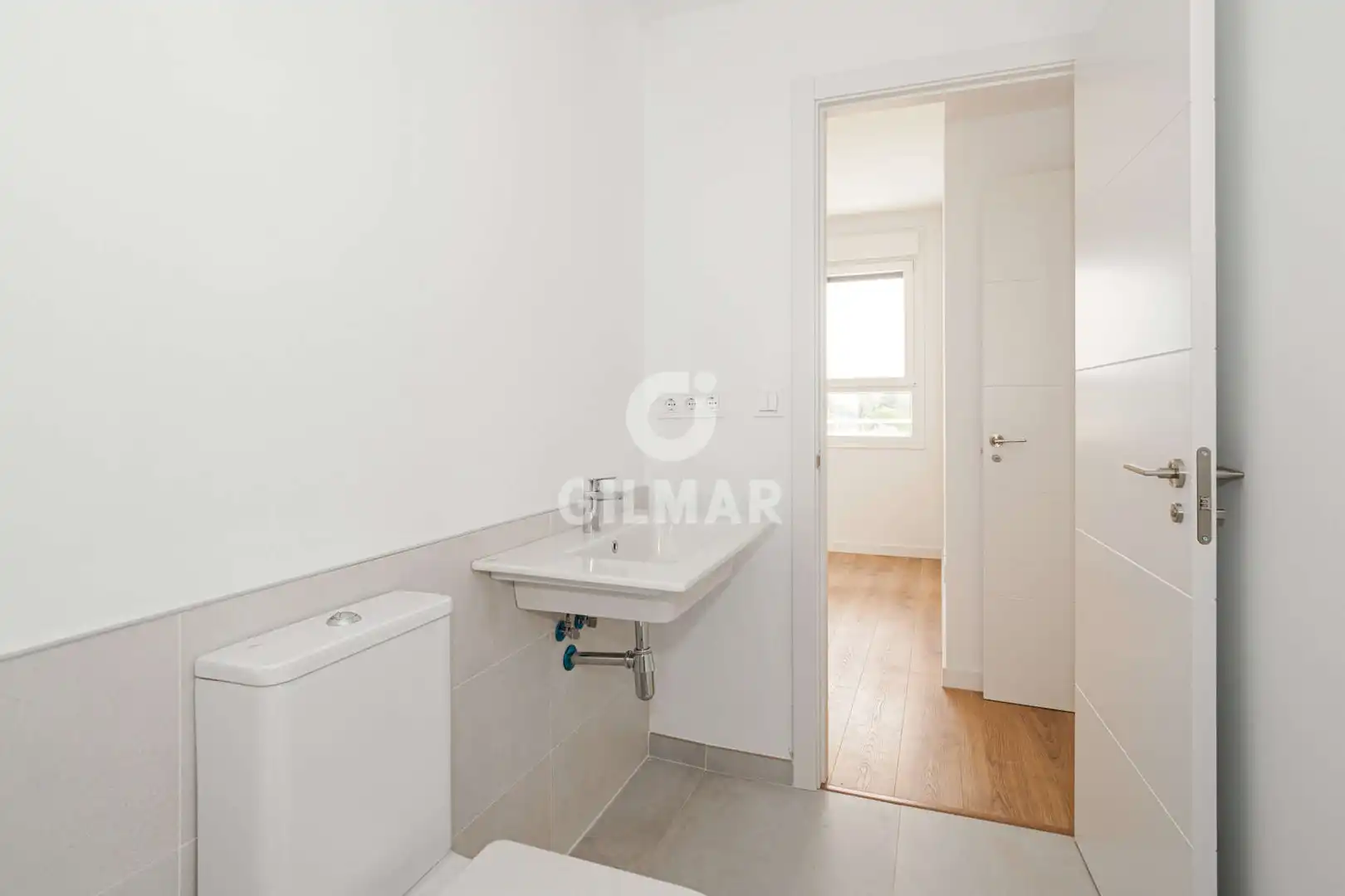 Baño de Ático en venta en Sevilla con Calefacción, Jardín privado y Piscina