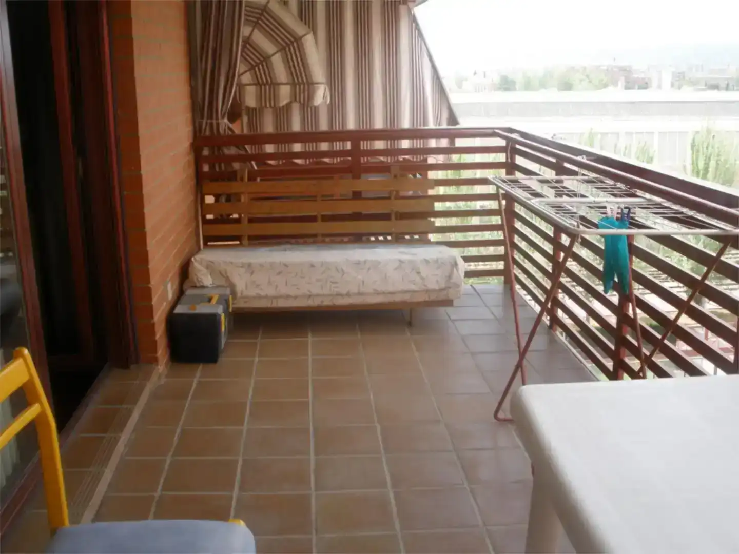 Terraza de Piso en venta en Alcalá de Henares con Jardín privado, Piscina y Amueblado