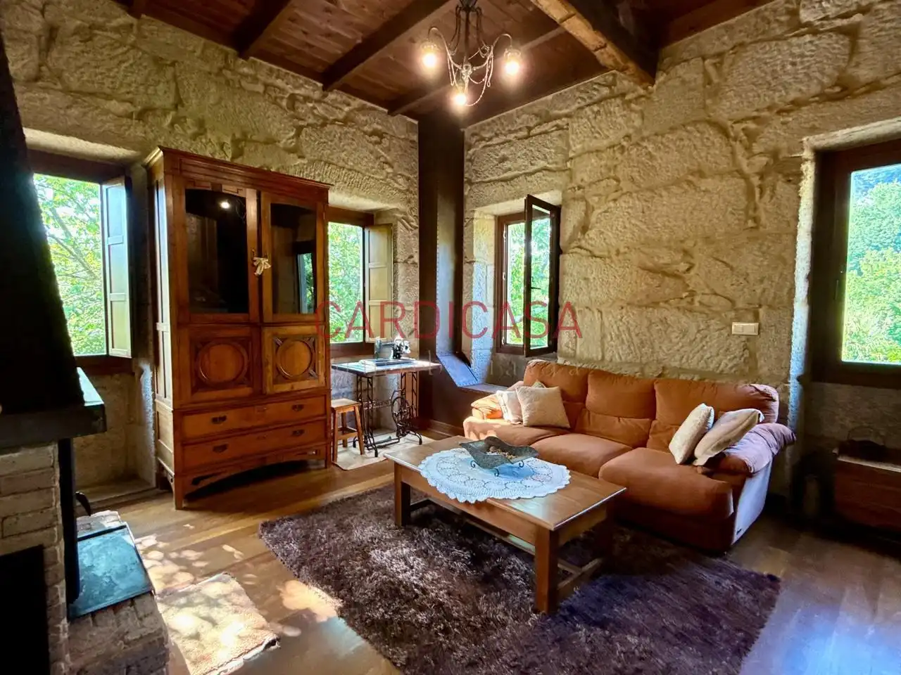 Sala d'estar de Casa o xalet en venda en Mondariz amb Calefacció, Jardí privat i Terrassa