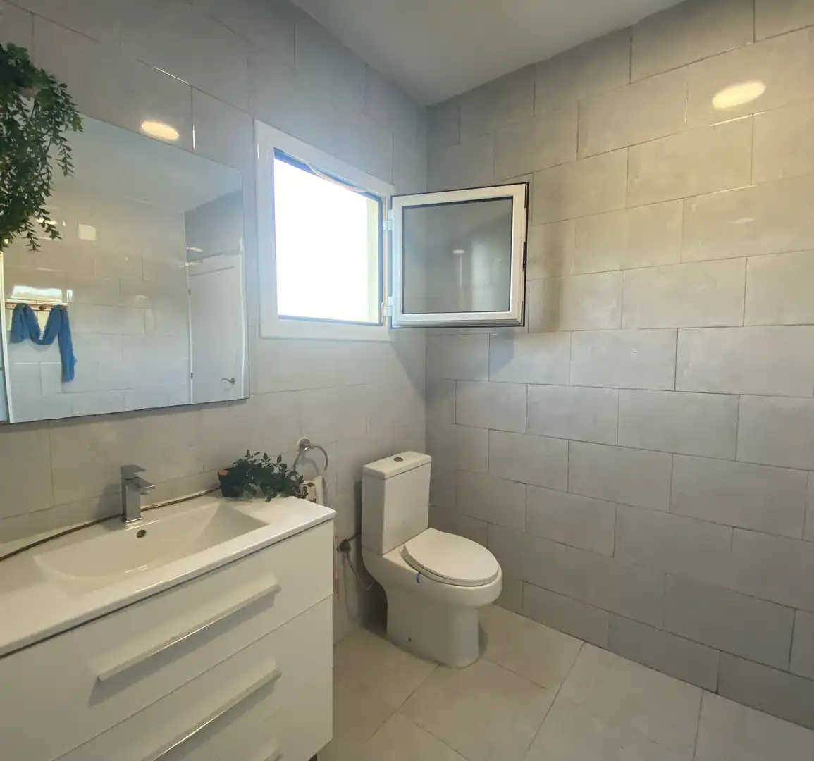 Baño de Casa o chalet en venta en Rubí con Jardín privado, Piscina y Amueblado