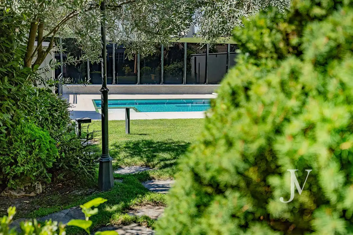 Piscina de Casa adosada en venta en Madrid con Aire acondicionado, Calefacción y Jardín privado