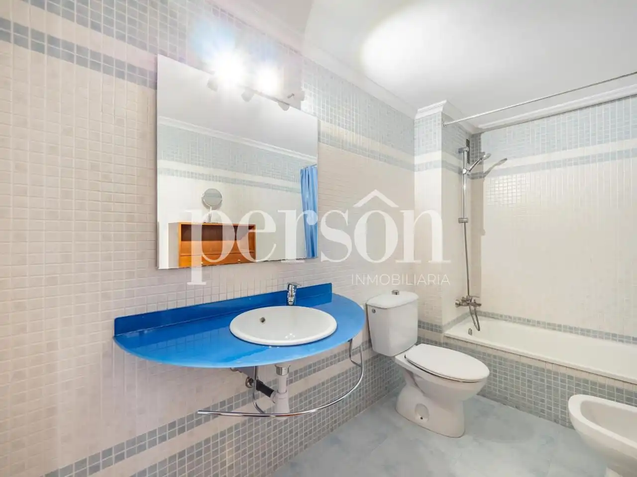Baño de Piso de alquiler en Valencia con Aire acondicionado, Parquet y Amueblado