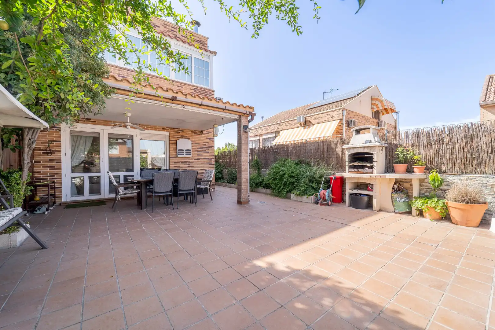 Terrassa de Casa adosada en venda en El Álamo amb Aire condicionat, Calefacció i Jardí privat