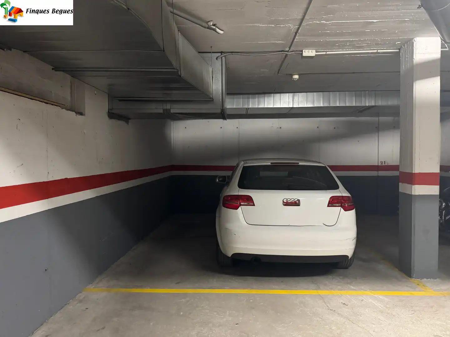 Parking de Dúplex en venta en Begues con Calefacción, Parquet y Terraza