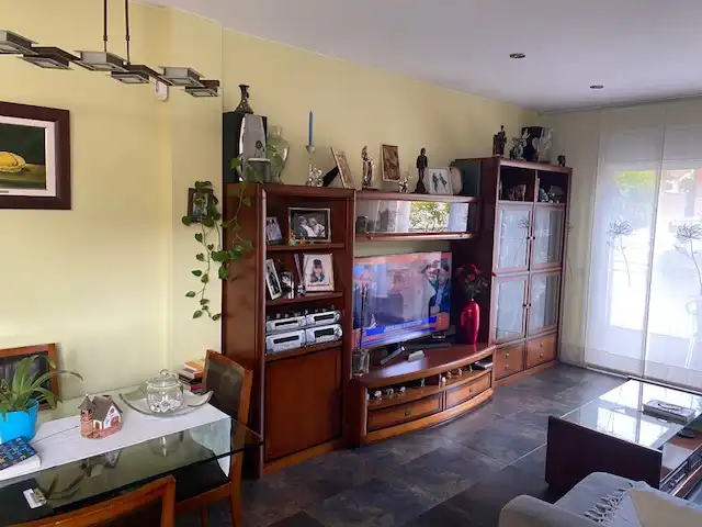 Sala de estar de Casa adosada en venta en Montcada i Reixac con Calefacción, Jardín privado y Terraza
