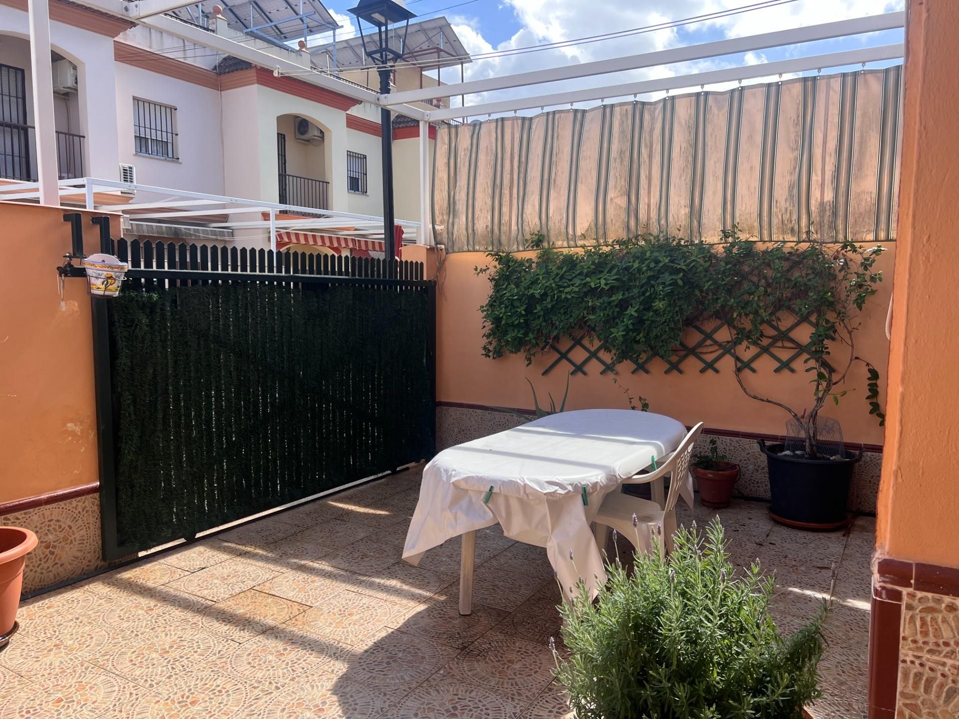 Single-family semi-detached for sale in Guillena pueblo, Guillena