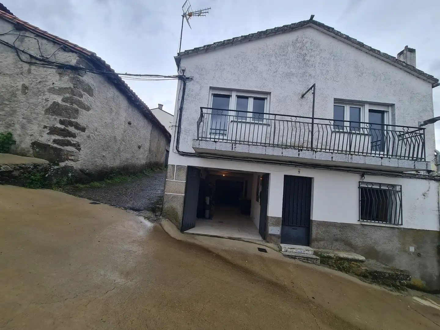 Vista exterior de Casa o xalet en venda en Navacarros amb Terrassa i Balcó