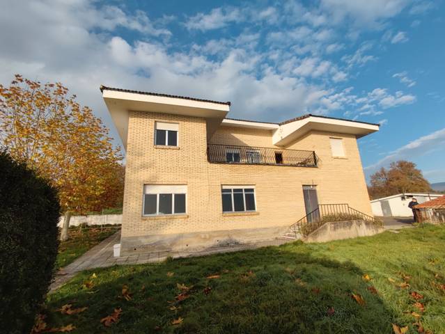 Casa-chalet en Venta en Zigoitia