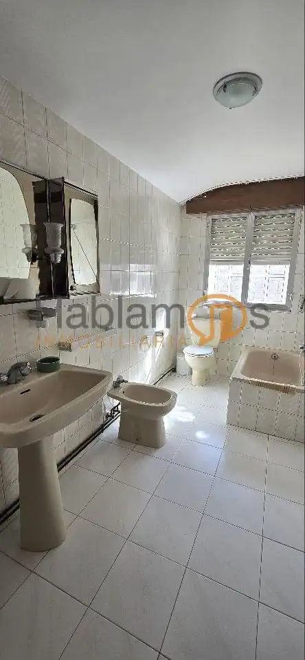 Baño de Casa o chalet en venta en Vilagarcía de Arousa con Calefacción, Jardín privado y Terraza