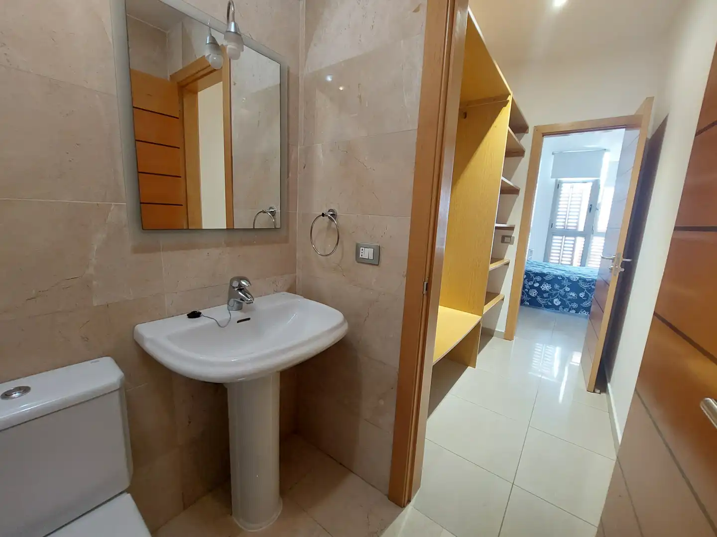 Baño de Piso de alquiler en Las Palmas de Gran Canaria con Horno, Lavadora y Balcón