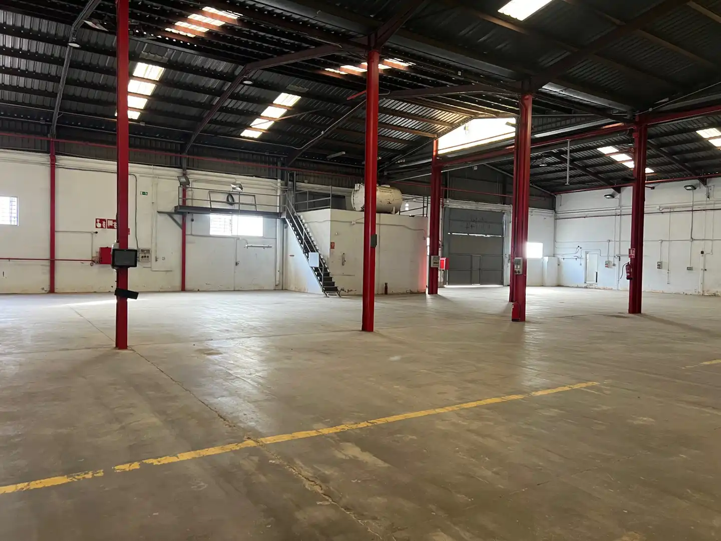 Nau industrial de lloguer en Quart de Poblet amb Alarma