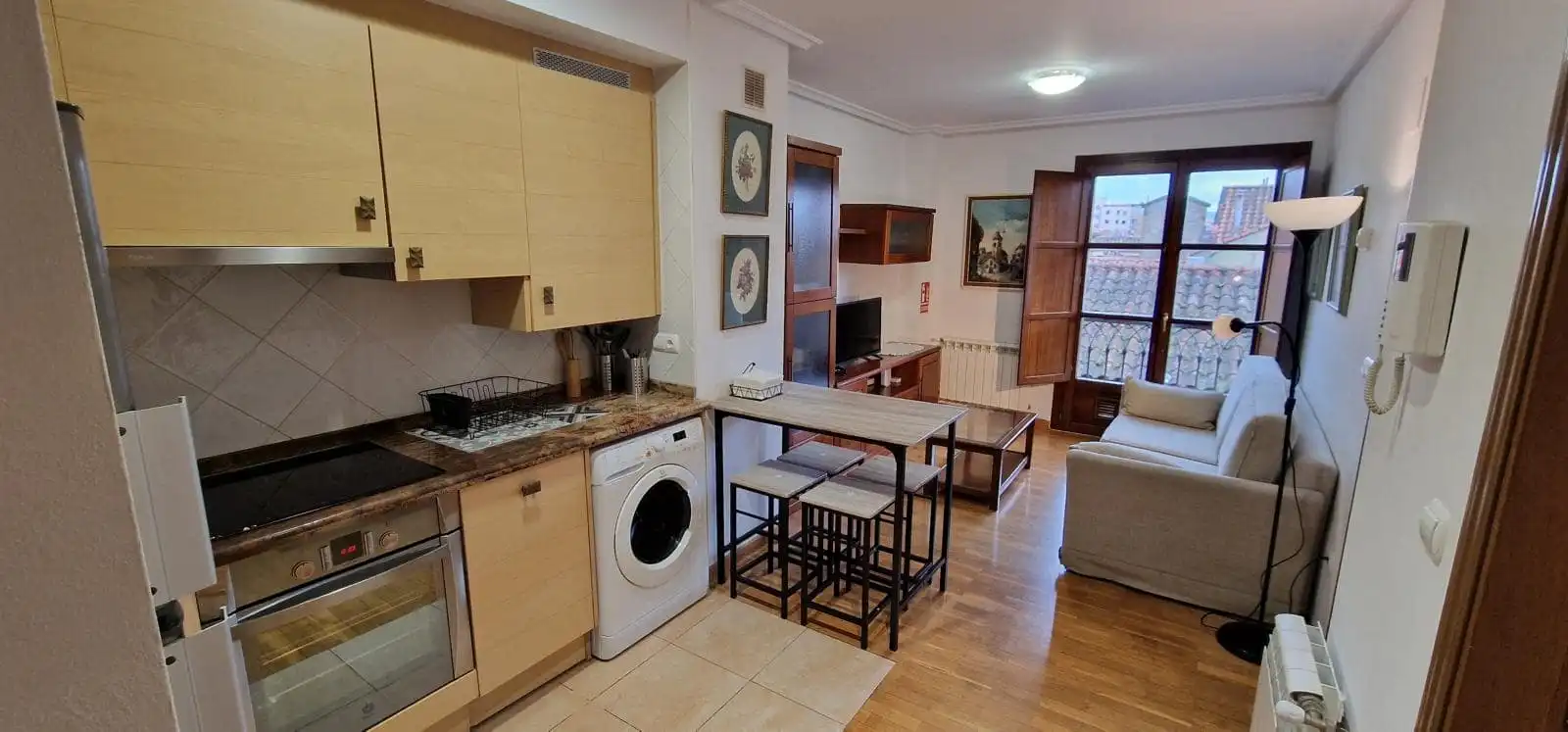 Cuina de Pis de lloguer en Gijón  amb Calefacció, Parquet i Moblat