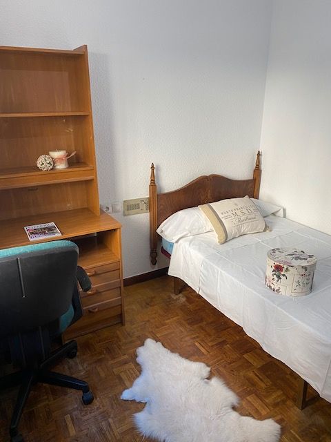 Bedroom of Flat to share in Salamanca Capital  with Heating, Parquet flooring and Furnished