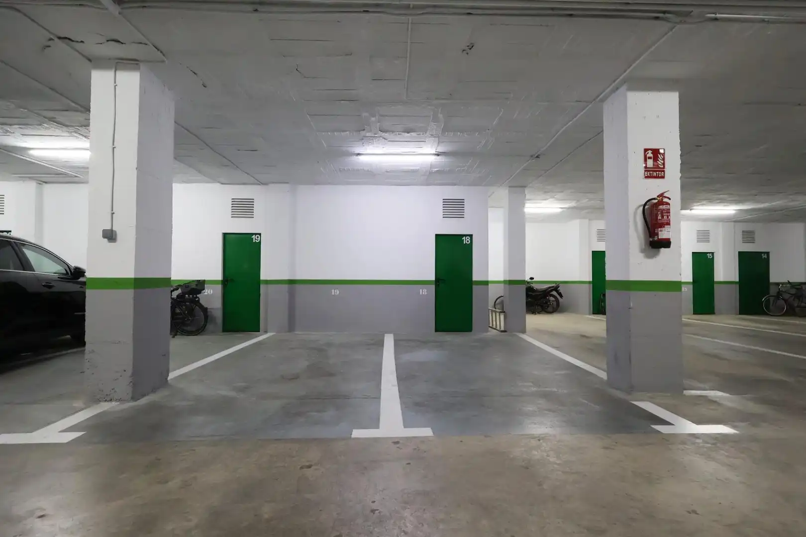 Parking de Piso en venta en Sant Pere de Ribes con Calefacción, Terraza y Piscina comunitaria