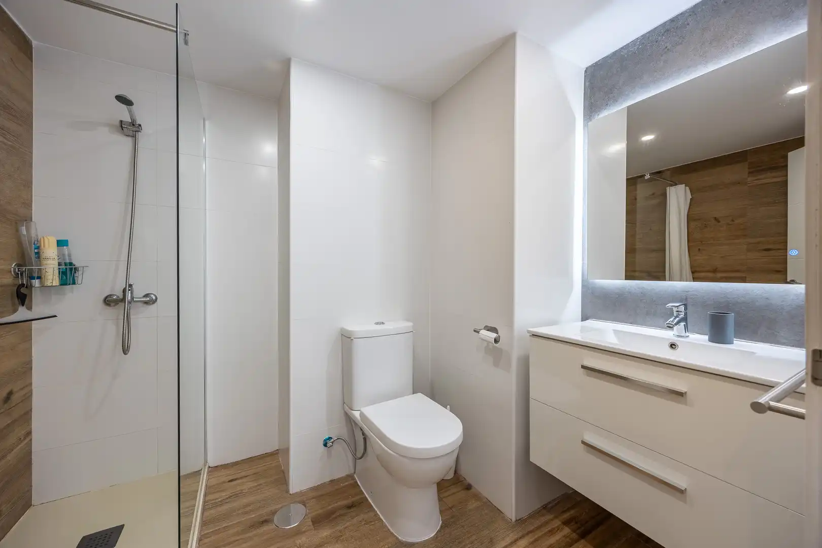 Baño de Piso en venta en Benidorm con Piscina, Amueblado y Piscina comunitaria