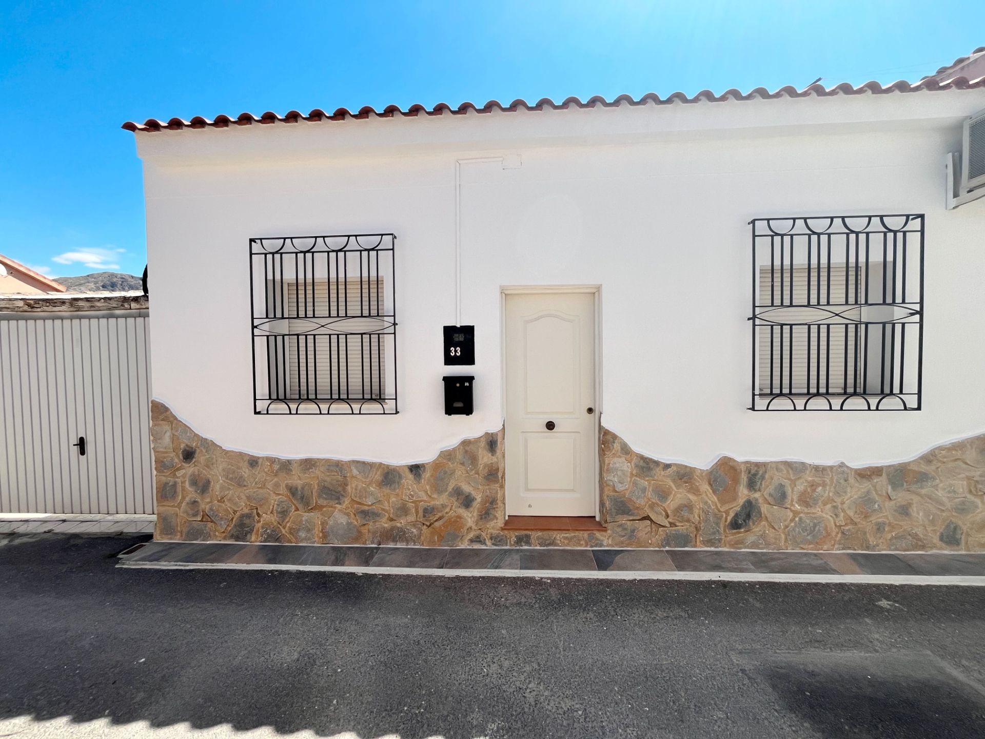 Exterior view of Single-family semi-detached for sale in Orihuela  with Air Conditioner, Private garden and Furnished