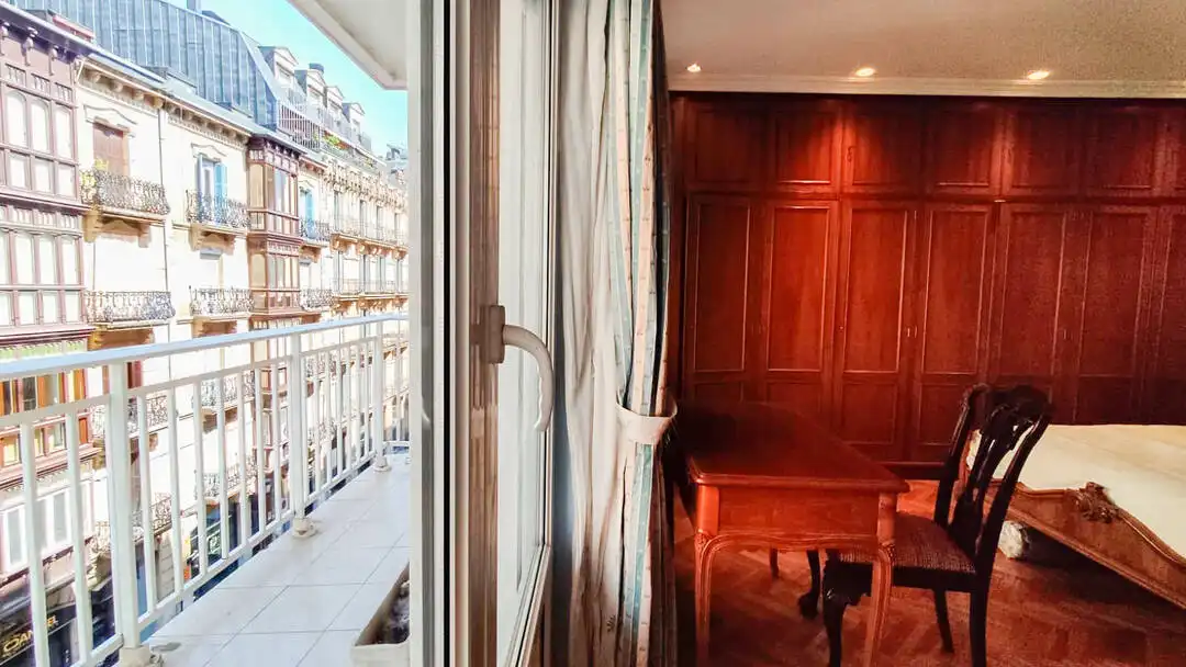 Habitación de Piso en venta en Donostia - San Sebastián  con Calefacción, Balcón y Alarma
