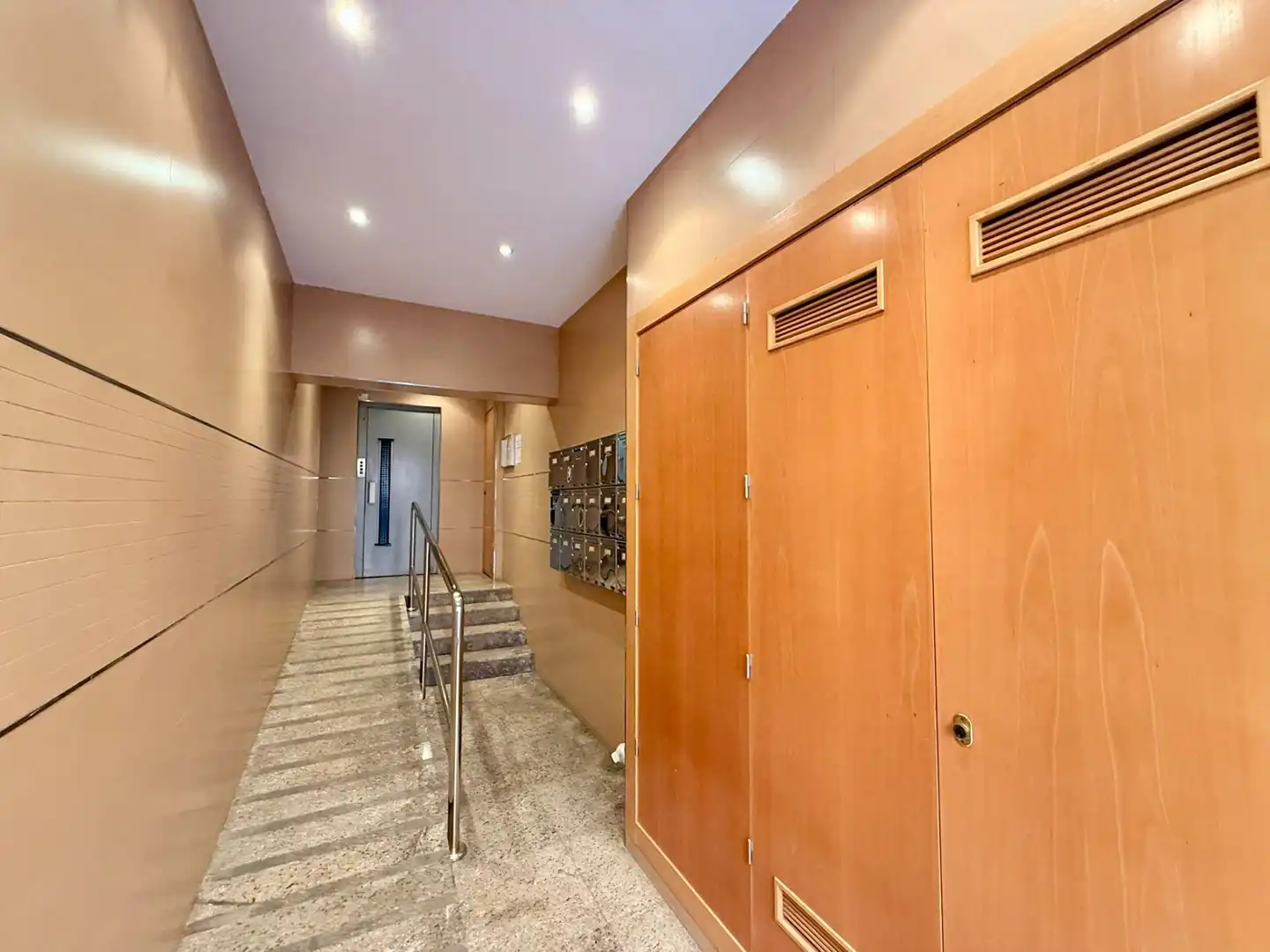 Piso en venta en Almería con Calefacción, Amueblado y Balcón