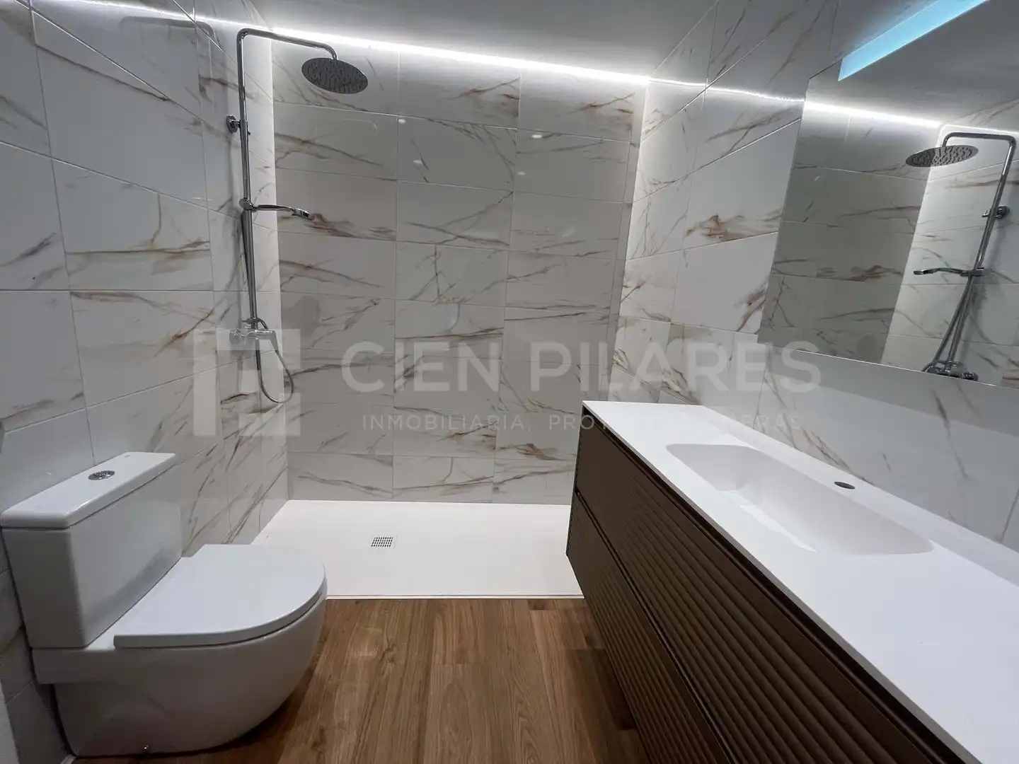 Room in C/ SAN ANTON, Gran Via