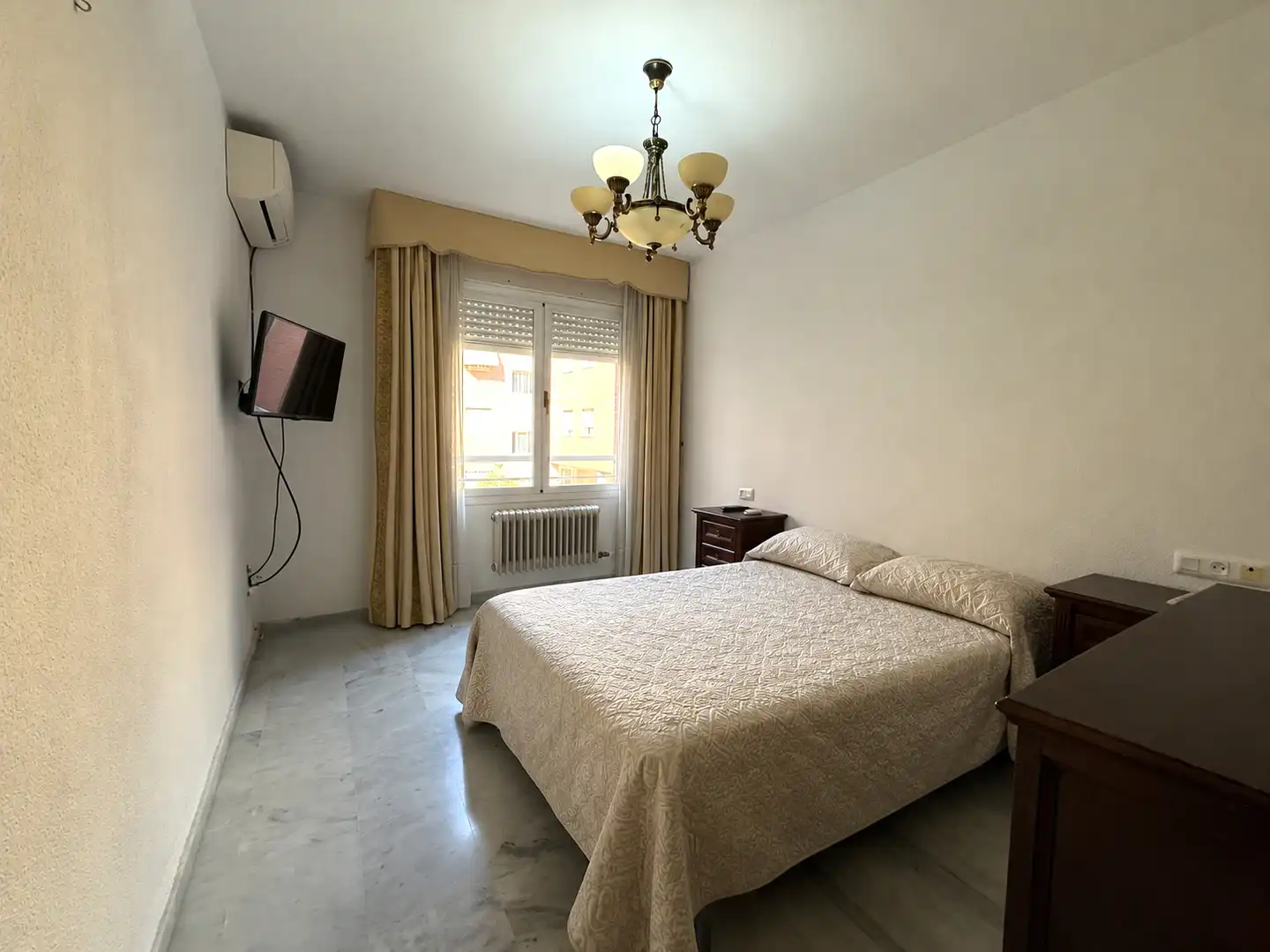 Bedroom of Flat for sale in Granada  with Air Conditioner, Heating and Furnished
