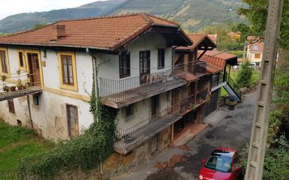 Exterior view of House or chalet for sale in Corvera de Toranzo  with Private garden and Balcony