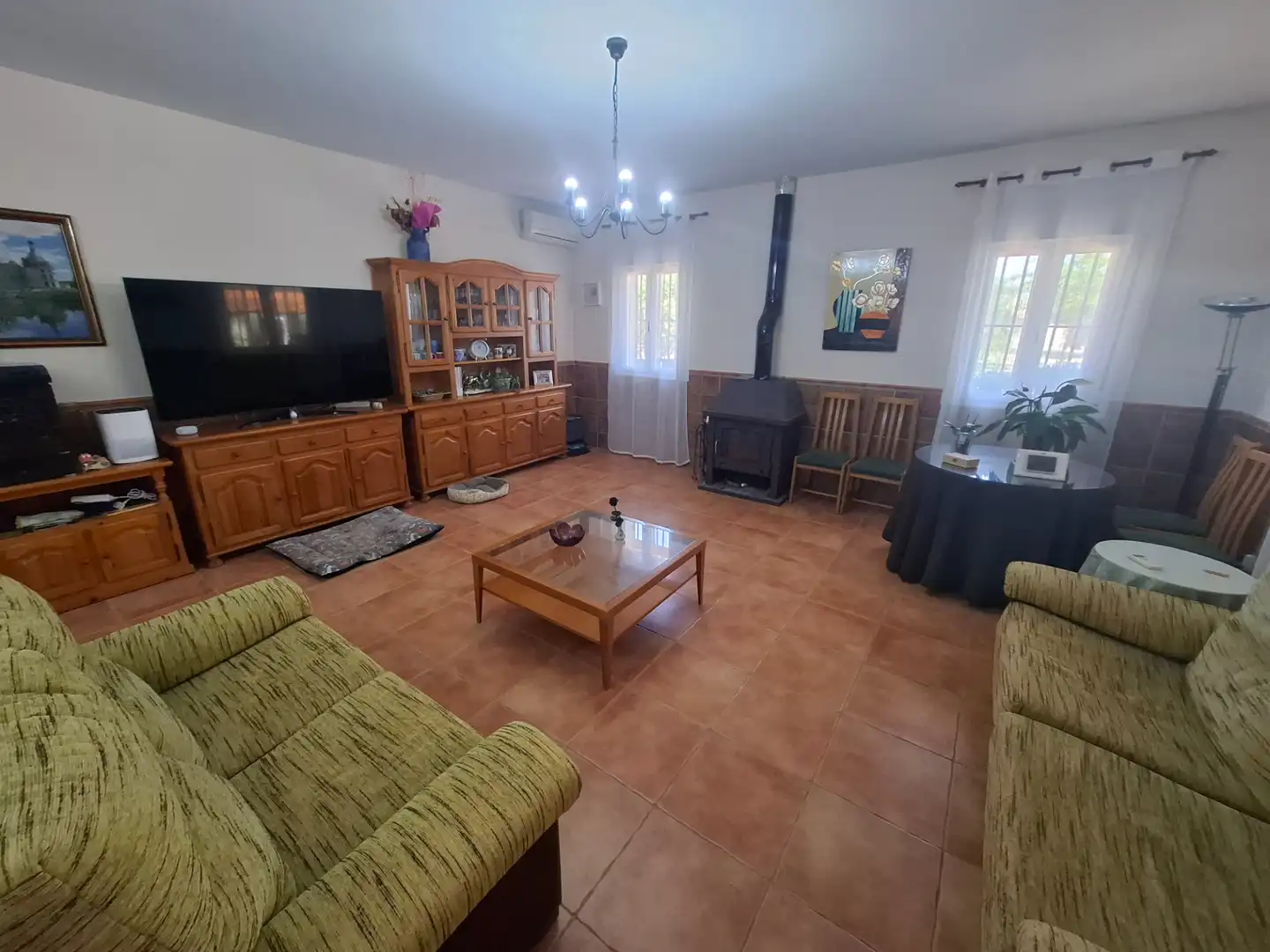 Sala d'estar de Finca rústica en venda en Fernán Caballero amb Aire condicionat, Calefacció i Traster