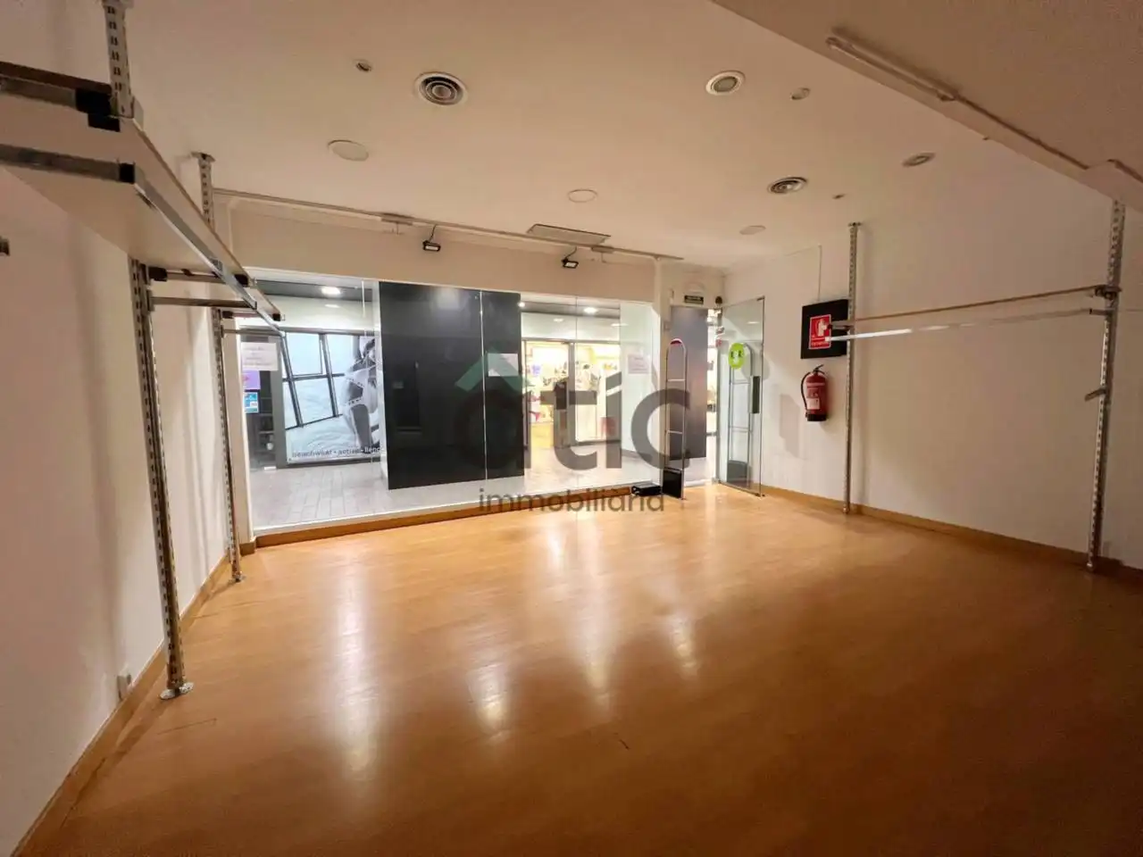 Business premises for sale in Paseo Pere III, imagen 2