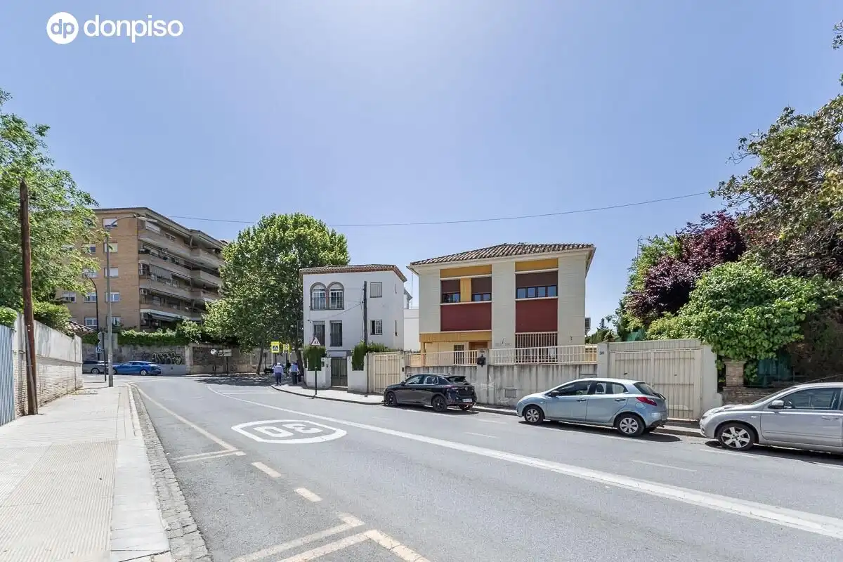Vista exterior de Casa o chalet en venta en Granada con Aire acondicionado, Calefacción y Jardín privado